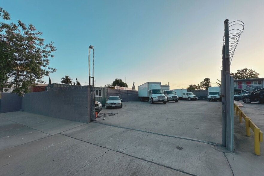 1545 Lincoln Ave, Pasadena, CA à louer - Photo de l’immeuble – Image 3 sur 17