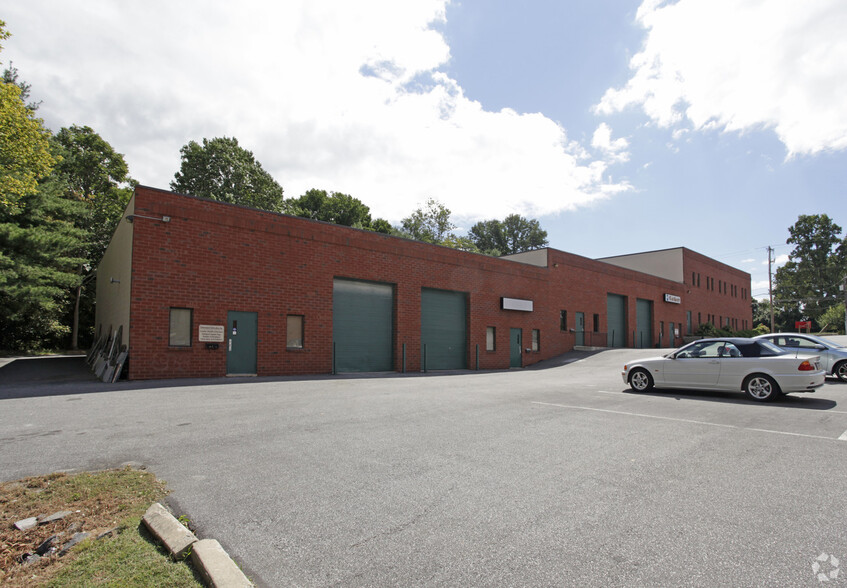 77 W Baltimore Pike, Media, PA à louer - Photo de l’immeuble – Image 3 sur 6