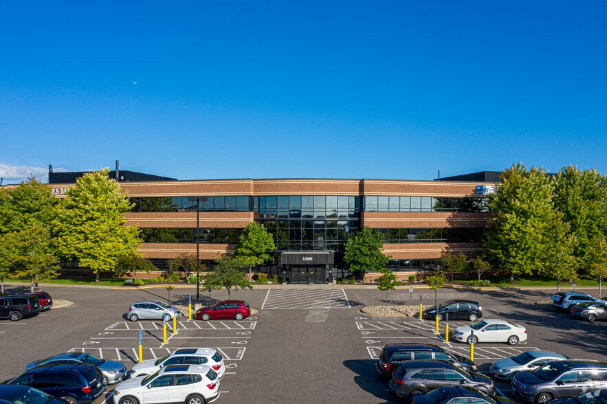 12000 Elm Creek Blvd, Maple Grove, MN à louer - Photo de l’immeuble – Image 2 sur 9