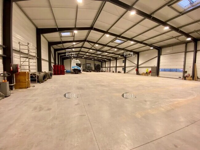 Plus de détails pour 8 Rue Denis Papin, Saint-Martin-de-Crau - Industriel/Logistique à louer