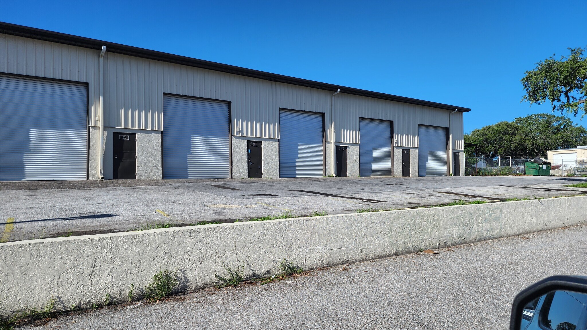 201 Tarpon Industrial Dr, Tarpon Springs, FL à louer Photo de l’immeuble– Image 1 sur 11