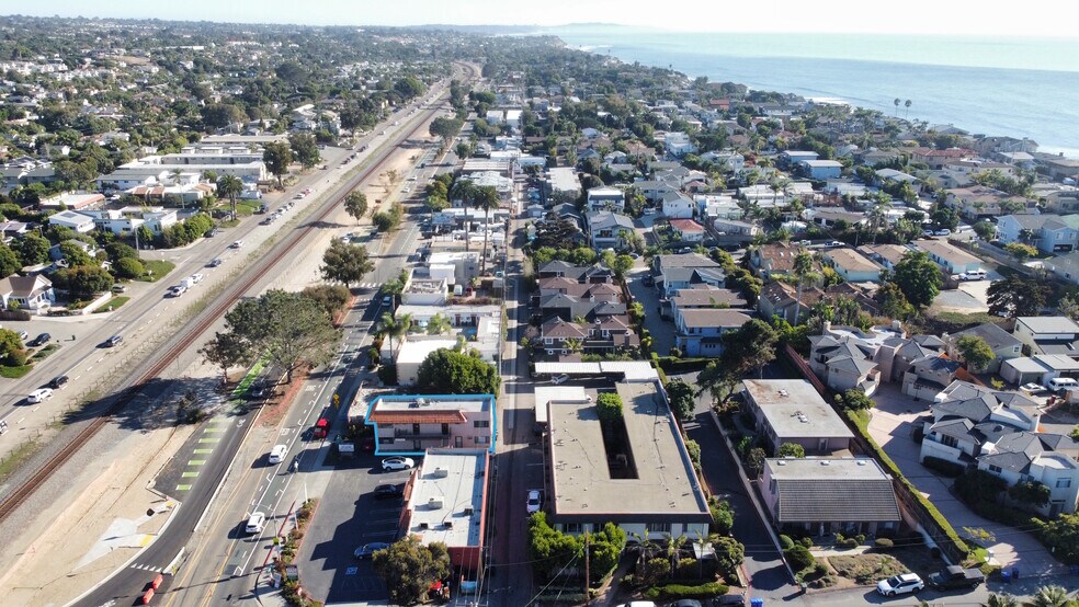 1354 N Coast Hwy 101, Encinitas, CA à louer - Aérien – Image 1 sur 12