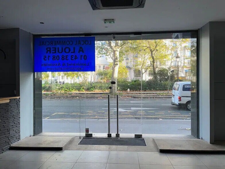 Local commercial dans Paris à vendre - Photo de l’immeuble – Image 1 sur 11