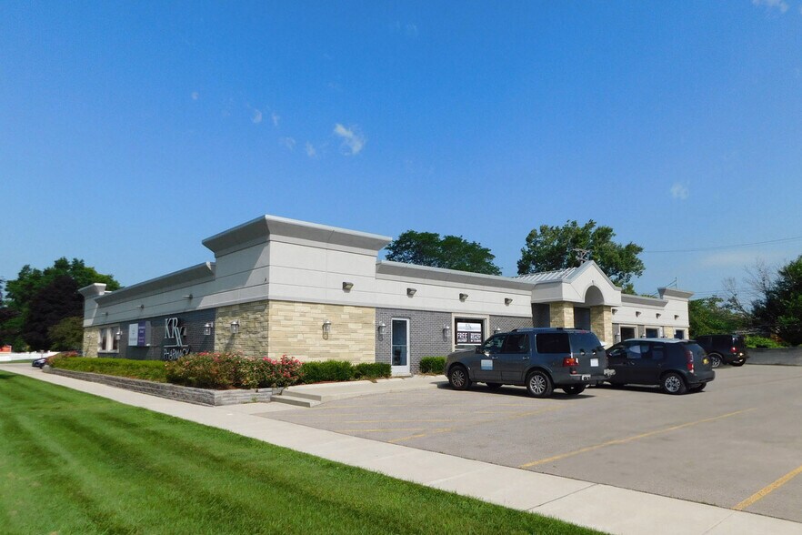 32932 Warren Rd, Westland, MI à louer - Photo de l’immeuble – Image 2 sur 2