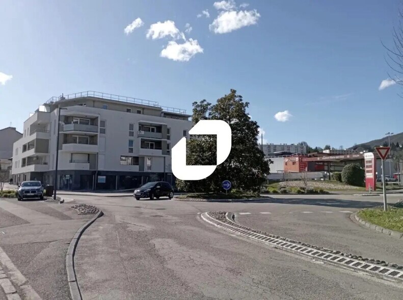 Local commercial dans Voiron à louer - Photo de l’immeuble – Image 2 sur 8