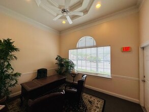 6817 Southpoint Pky, Jacksonville, FL à louer Photo de l’immeuble– Image 2 sur 8