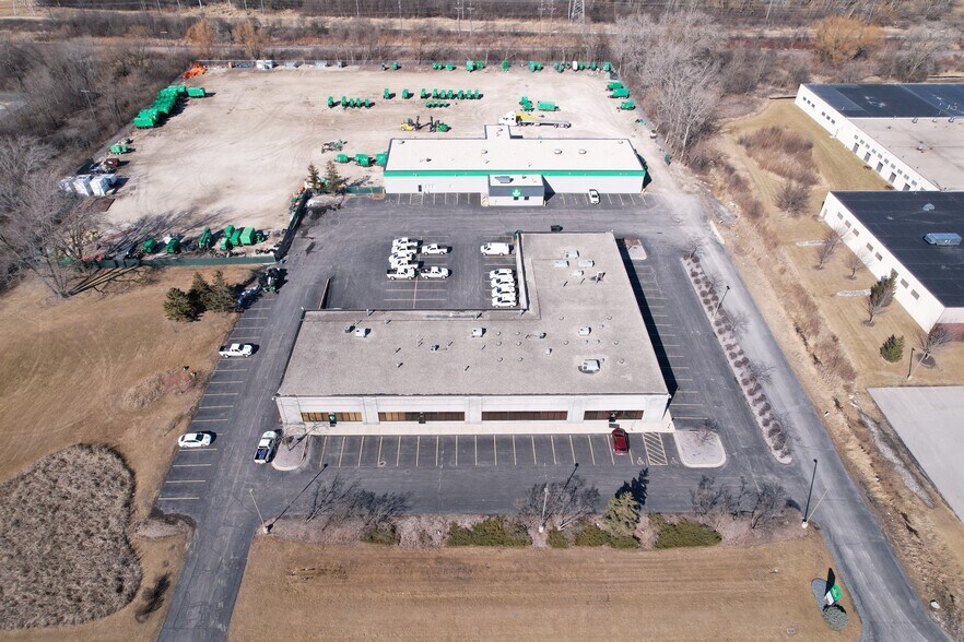 16500-16540 W Rogers Dr, New Berlin, WI à louer - Aérien – Image 3 sur 7