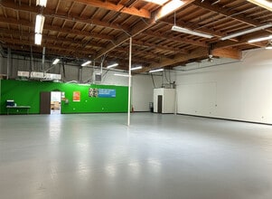 4057-4073 Calle Tesoro, Camarillo, CA à louer Photo intérieure– Image 2 sur 4