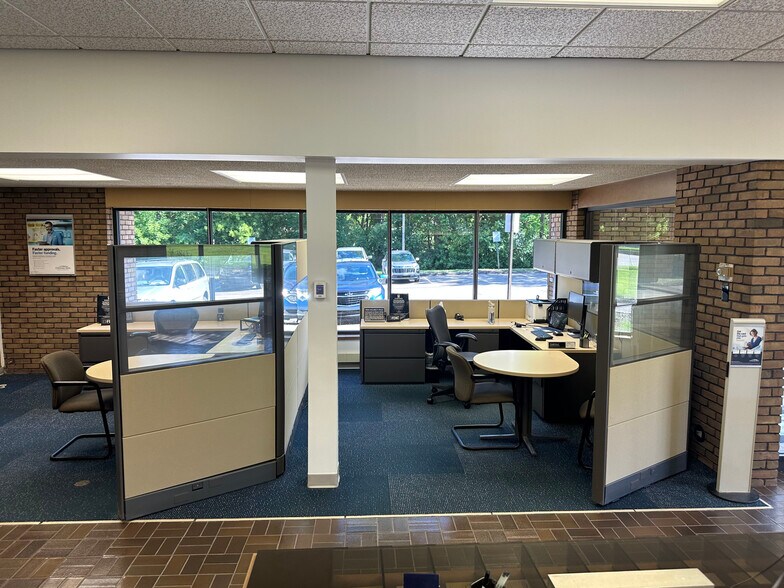 5135 Kalamazoo Ave SE, Grand Rapids, MI à vendre - Photo de l’immeuble – Image 3 sur 7