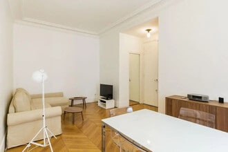 7 Rue Mesnil, Paris à louer Photo intérieure– Image 2 sur 16