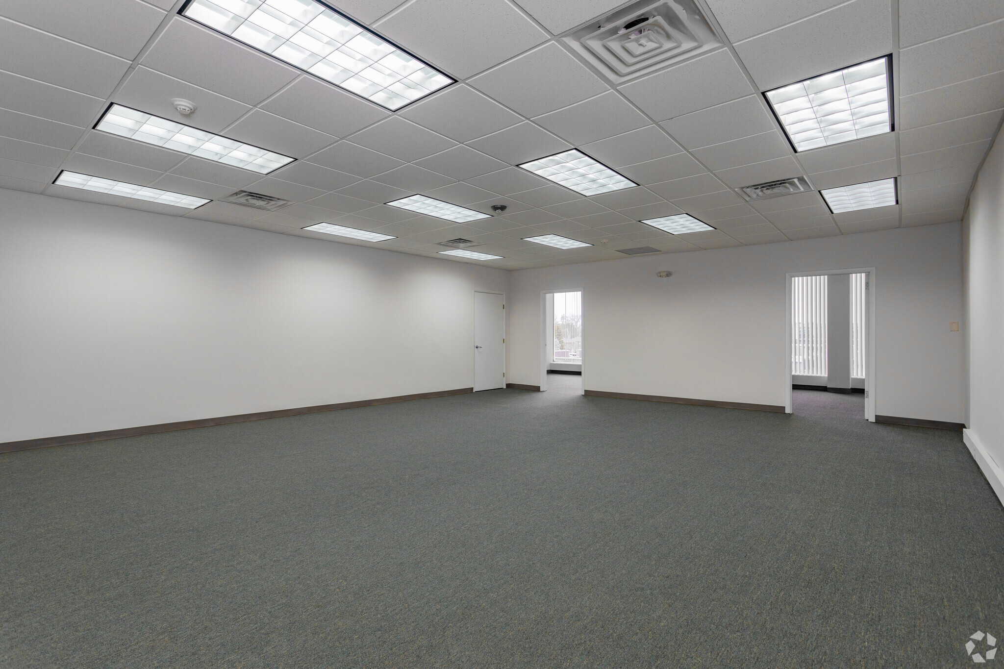 5940 W Touhy Ave, Niles, IL à louer Photo intérieure– Image 1 sur 4