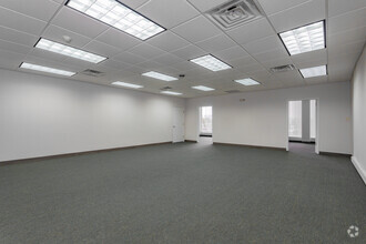 5940 W Touhy Ave, Niles, IL à louer Photo intérieure– Image 1 sur 4