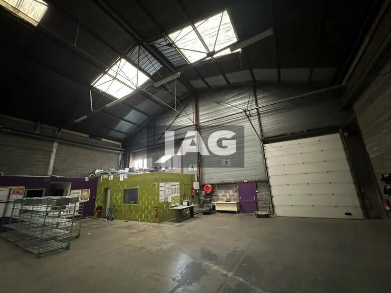 Local d’activités dans Vénissieux à louer - Photo intérieure – Image 2 sur 7