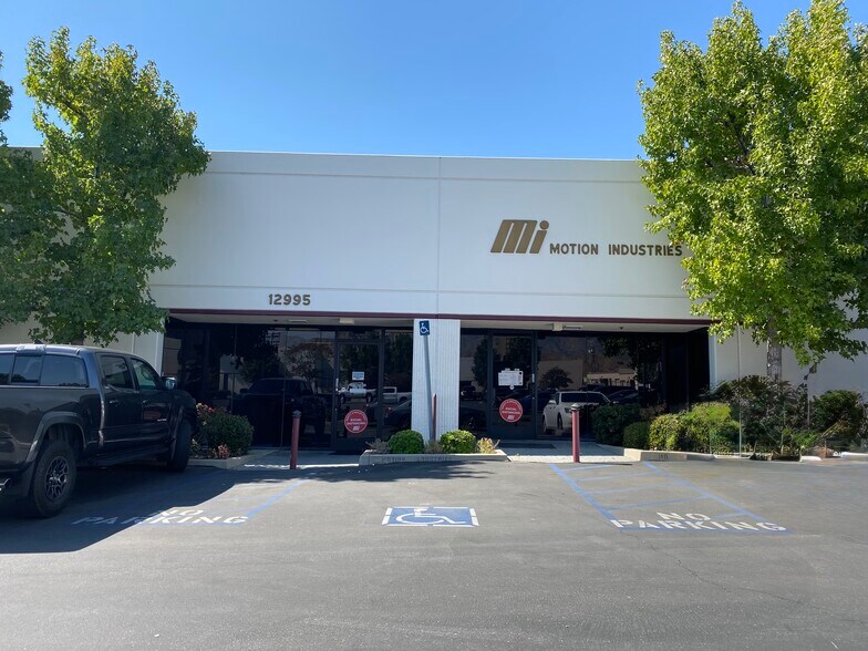 12987-12999 Arroyo St, San Fernando, CA à louer - Photo de l’immeuble – Image 1 sur 17