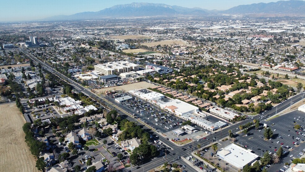 25540 Barton Rd, Loma Linda, CA à louer - Photo de l’immeuble – Image 2 sur 5