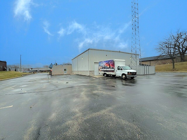 1375 S Eastwood Dr, Woodstock, IL à vendre - Photo de l’immeuble – Image 3 sur 19