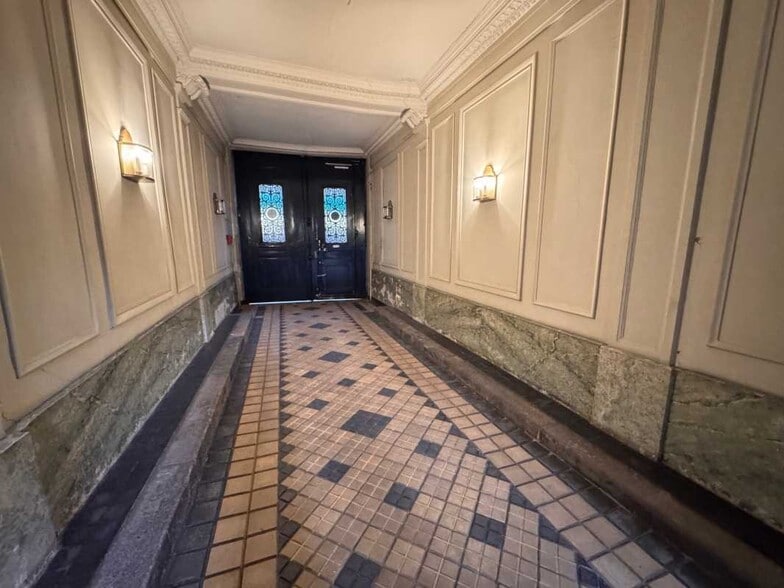 Bureau dans Paris à vendre - Hall d’entrée – Image 2 sur 4