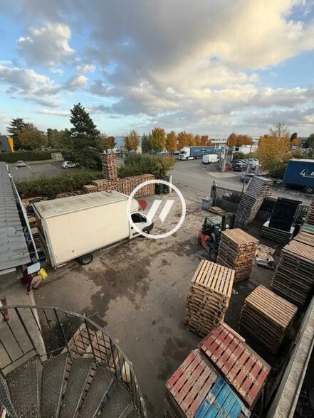 Industriel/Logistique dans Goussainville à vendre - Photo de l’immeuble – Image 3 sur 12