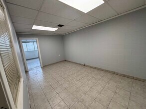 2810 48 Av, Vernon, BC à louer Photo de l’immeuble– Image 2 sur 5