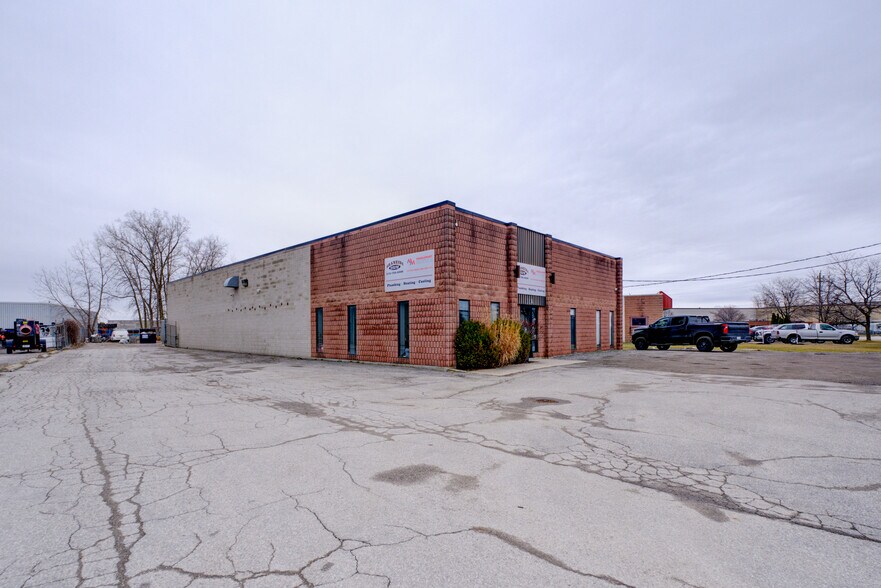 114 Easton Rd, Brantford, ON à vendre - Photo de l’immeuble – Image 2 sur 36