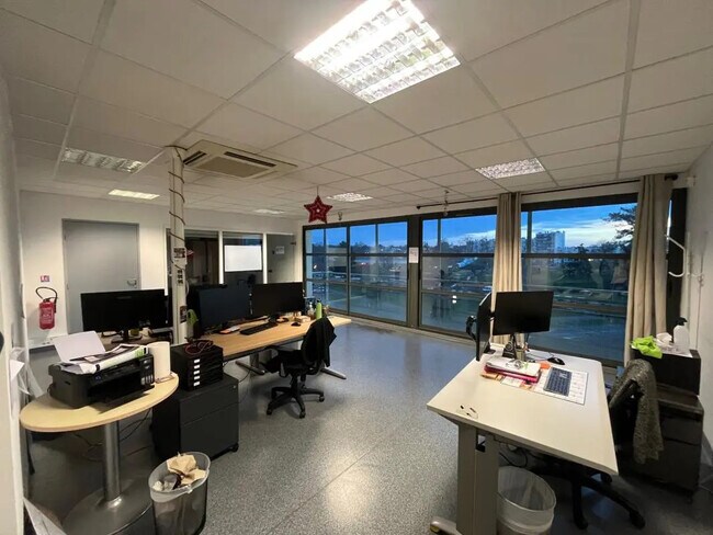 Plus de détails pour Bureau à louer