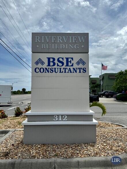 312 S Harbor City Blvd, Melbourne, FL à vendre - Photo de l’immeuble – Image 2 sur 9