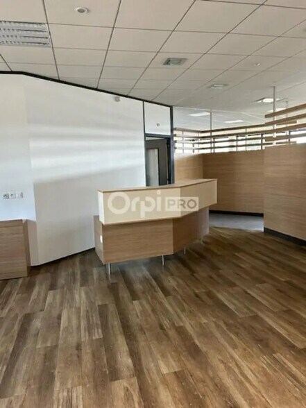 Bureau dans Reims à louer - Photo de l’immeuble – Image 2 sur 12