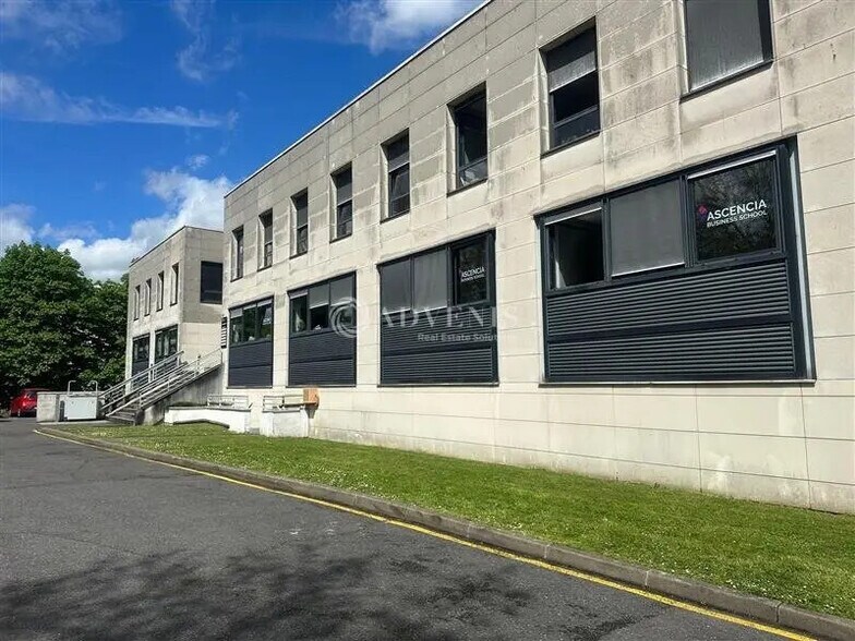 Bureau dans Lognes à louer - Photo de l’immeuble – Image 1 sur 12