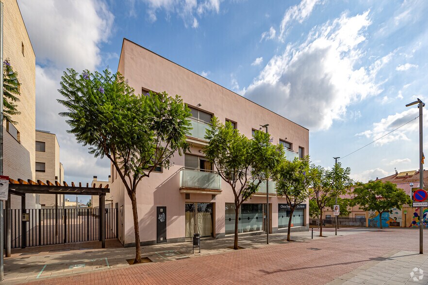 Immeuble residentiel dans Santa Coloma de Cervelló, Barcelona à vendre - Photo de l’immeuble – Image 2 sur 2