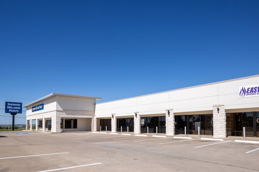 2817 Alta Mere Dr, Fort Worth, TX à louer - Photo de l’immeuble – Image 2 sur 15