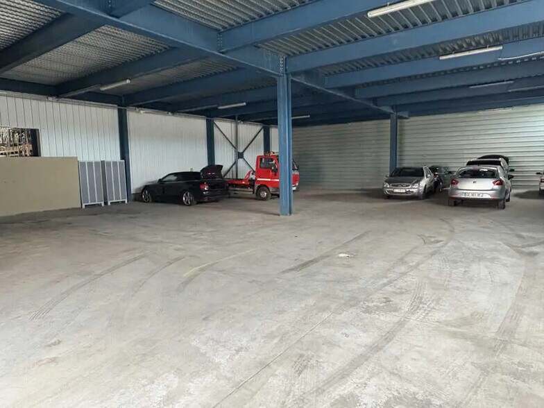 Local d’activités dans L'ETRAT à louer - Photo de l’immeuble – Image 2 sur 6