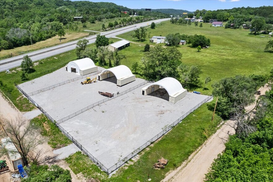 303 Obrien Rd, Jane, MO à louer - Photo de l’immeuble – Image 3 sur 11