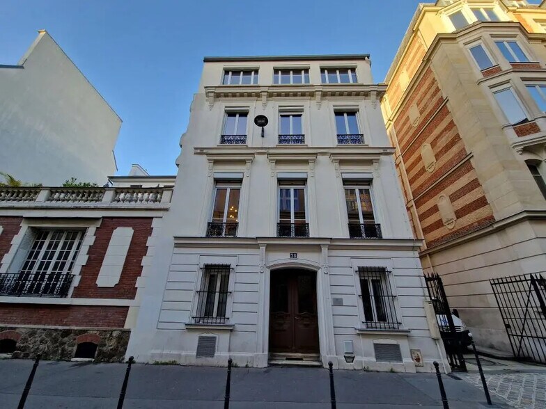 28 Rue Des Petits Hôtels, Paris à louer - Photo de l’immeuble – Image 1 sur 7