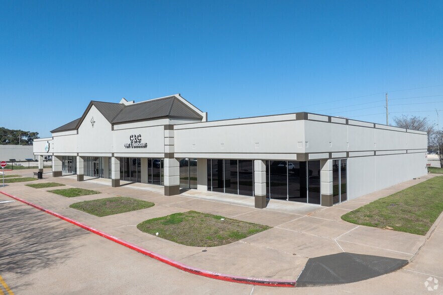 3701 Outlet Center Dr, Sealy, TX à louer - Photo de l’immeuble – Image 2 sur 19