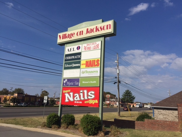 1940 N Jackson St, Tullahoma, TN à louer - Photo de l’immeuble – Image 2 sur 21