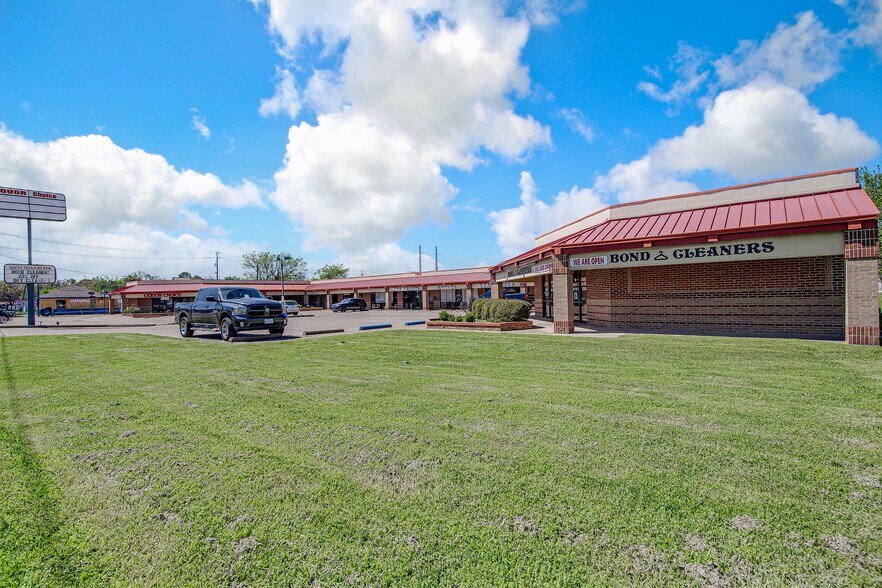138 S Bowen Rd, Arlington, TX à vendre - Photo principale – Image 1 sur 5