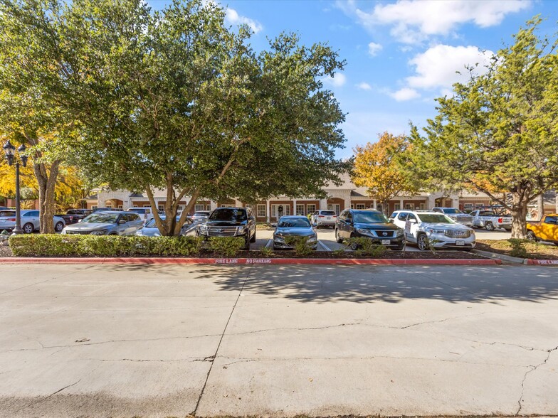 2435 E Southlake Blvd, Southlake, TX à louer - Photo de l’immeuble – Image 2 sur 14