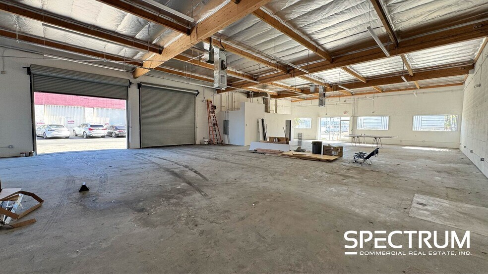 15225 Stagg St, Van Nuys, CA à louer - Photo de l’immeuble – Image 2 sur 6
