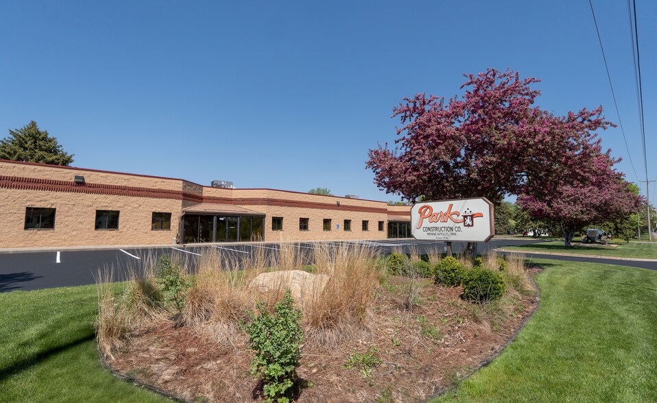 1481 81st Ave NE, Spring Lake Park, MN à vendre - Photo de l’immeuble – Image 1 sur 23