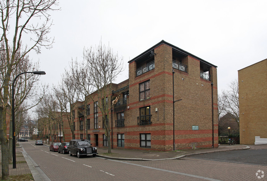 5 Onega Gate, Londres à vendre - Photo principale – Image 1 sur 8