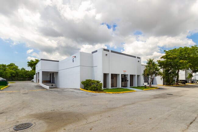 Plus de détails pour 19555 NE 10th Ave, Miami, FL - Bureau, Industriel/Logistique à louer