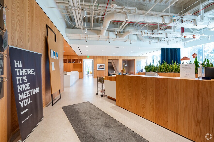611 Gateway Blvd, South San Francisco, CA à louer - Hall d’entrée – Image 2 sur 22