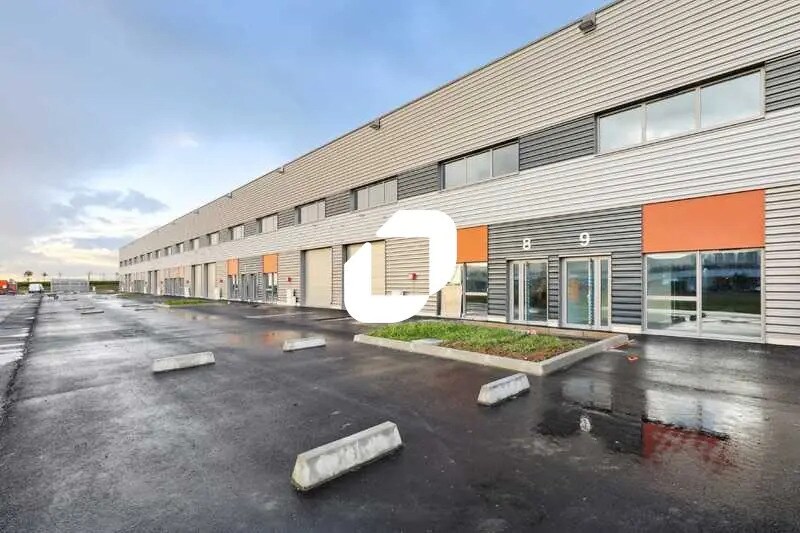 Local d’activités dans Le Thillay à louer Photo de l’immeuble– Image 1 sur 15