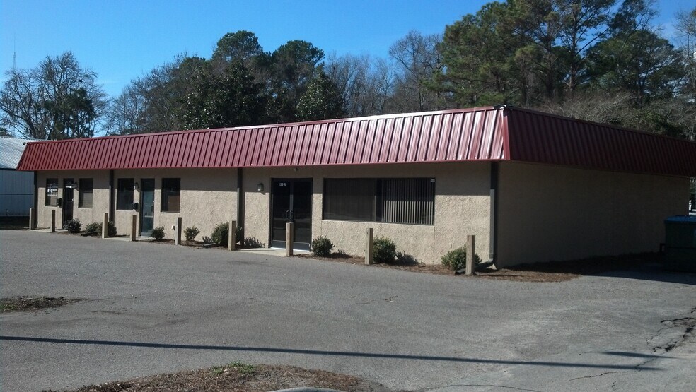 130 Mathews Dr, Hilton Head Island, SC à vendre - Photo de l’immeuble – Image 3 sur 4