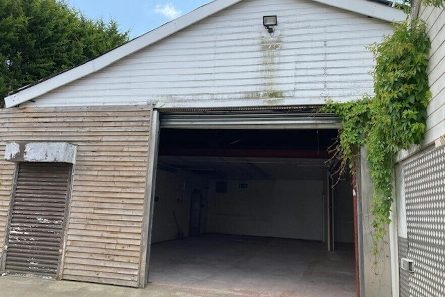 4 Guildford Rd, Bagshot à louer - Photo de l’immeuble – Image 3 sur 4