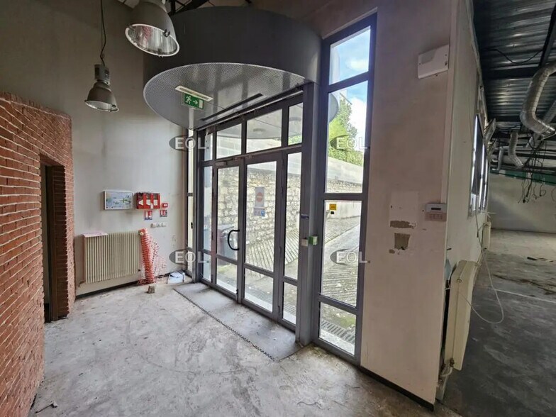 Local d’activités dans Cachan à louer - Photo intérieure – Image 2 sur 9