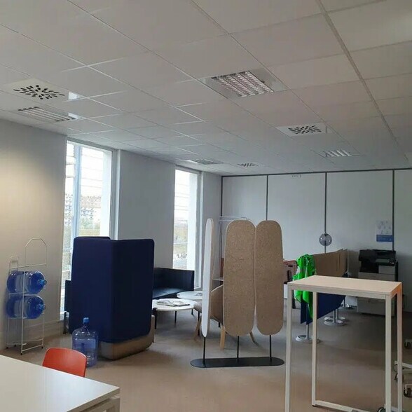 Bureau dans Grenoble à louer - Photo de l’immeuble – Image 3 sur 22