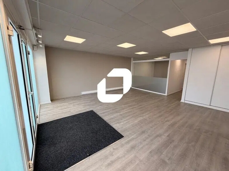 Bureau dans VILLENAVE-D'ORNON à louer - Photo intérieure – Image 2 sur 6