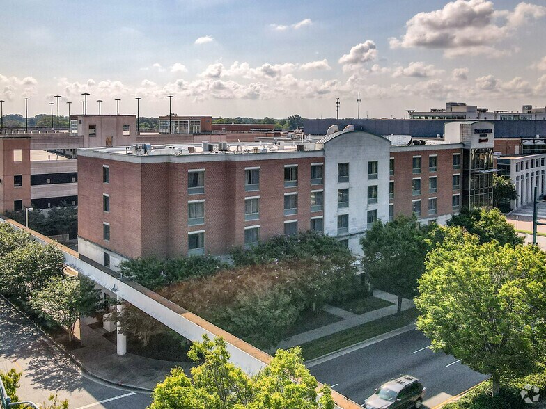 4500 Hampton Blvd, Norfolk, VA à louer - Photo de l’immeuble – Image 2 sur 9