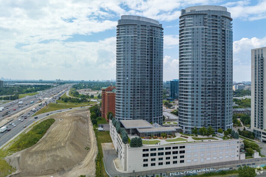 125 Village Green Sq, Toronto, ON à louer - Photo de l’immeuble – Image 3 sur 7